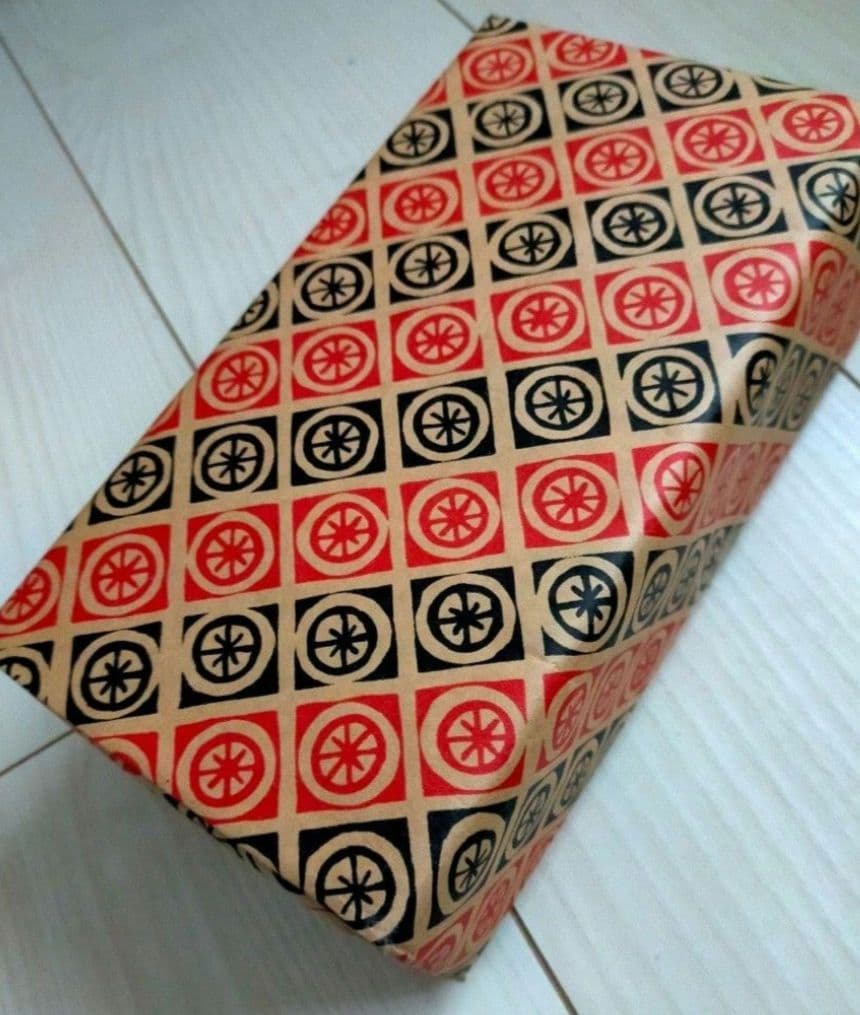 桐箱入り 蒔絵が施された漆器