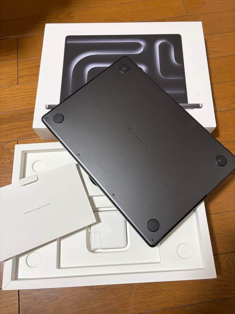 極美品 MacBook Pro 14.2 スペースブラック16+512GB M4