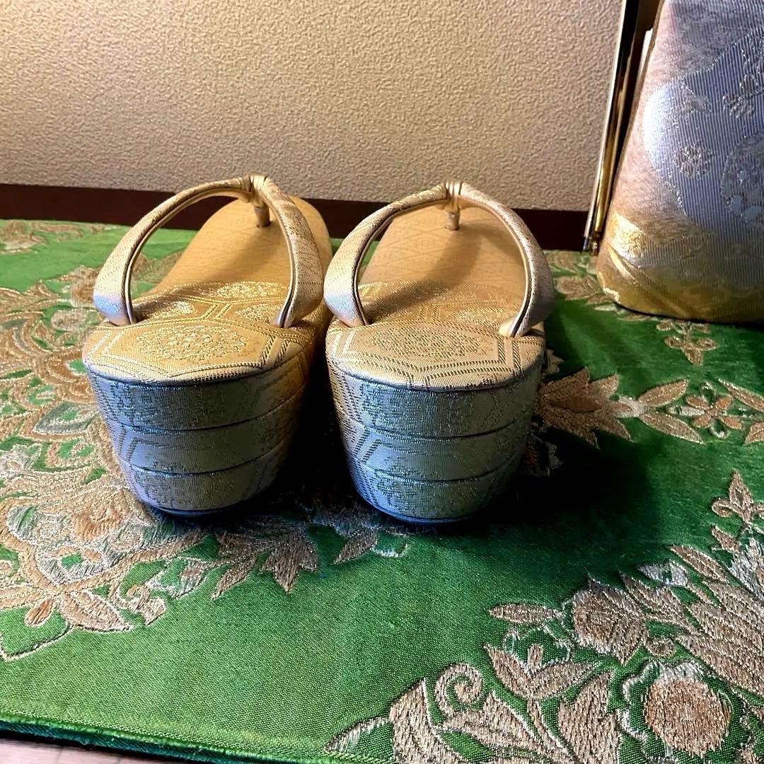 最高級　豪華で気品有る　佐賀錦の　　草履　バッグセット