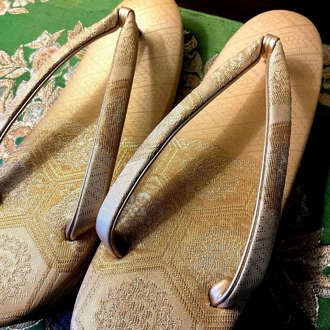 最高級　豪華で気品有る　佐賀錦の　　草履　バッグセット