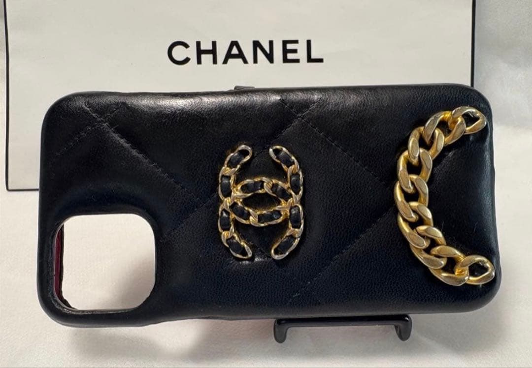 CHANEL ブラックレザー iPhoneケース