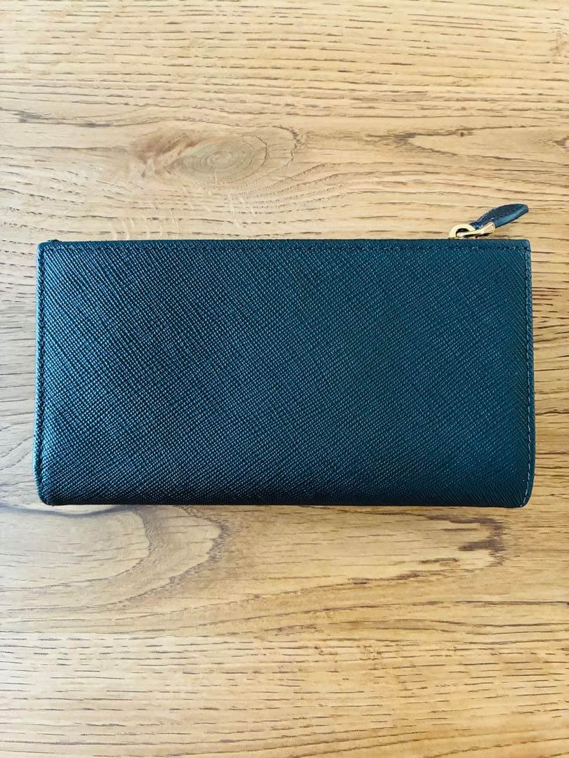 PRADA ブラック 二つ折り財布 サフィアーノレザー　プラダ