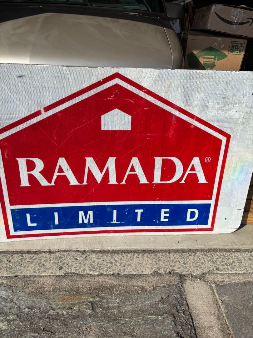 USA ラマダ・インホテル　巨大看板