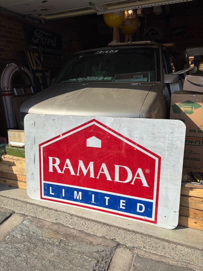 USA ラマダ・インホテル　巨大看板