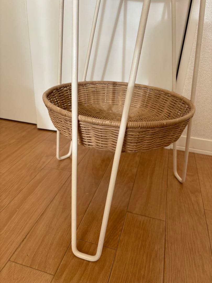 イデ― IDEE WALLABY SIDE TABLE White