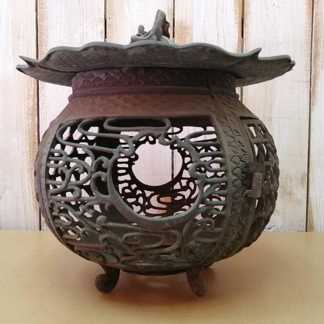 吊り灯篭 古い銅製 龍頭 青海波 菱花型 格子 吊り下げ灯 灯篭 丸型 足付き