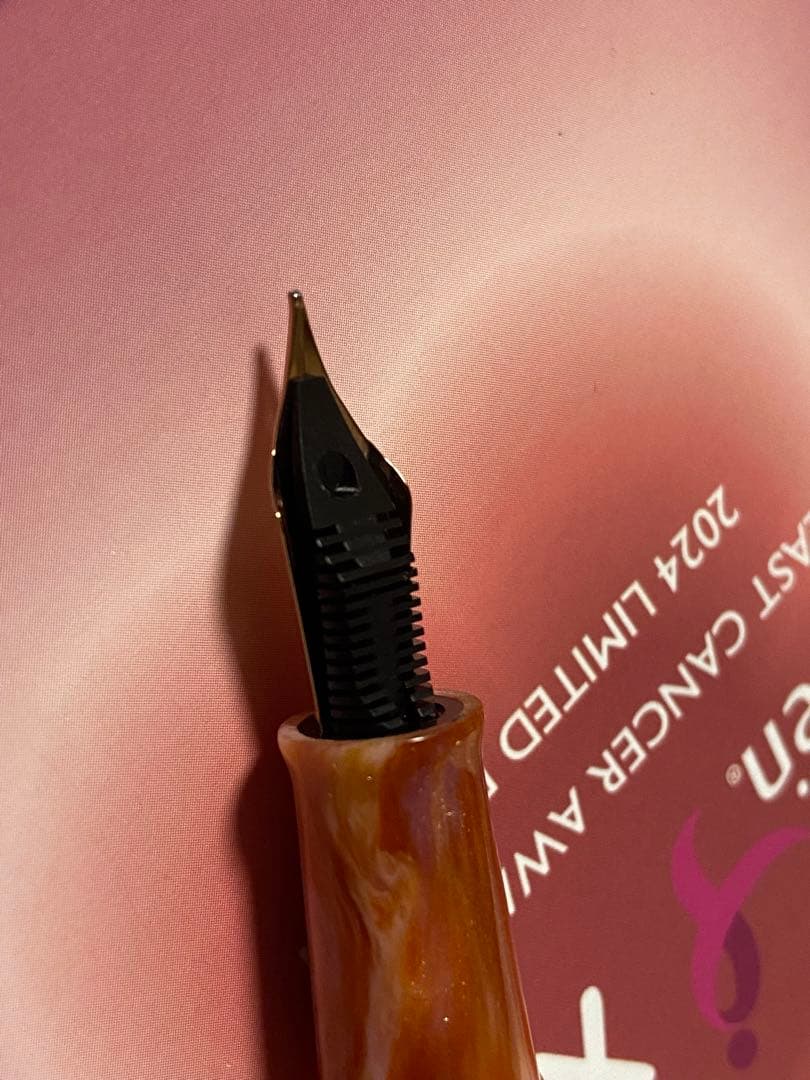 ナーワル（ナーヴァル）ブレストキャンサーアウェアネス限定万年筆Nahvalur