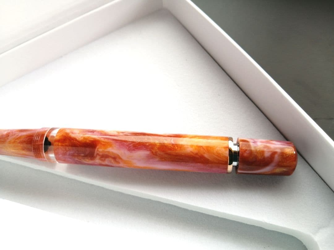 ナーワル（ナーヴァル）ブレストキャンサーアウェアネス限定万年筆Nahvalur