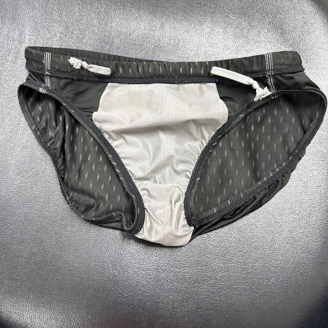 黒い競泳水着 ダイヤモンドパターン