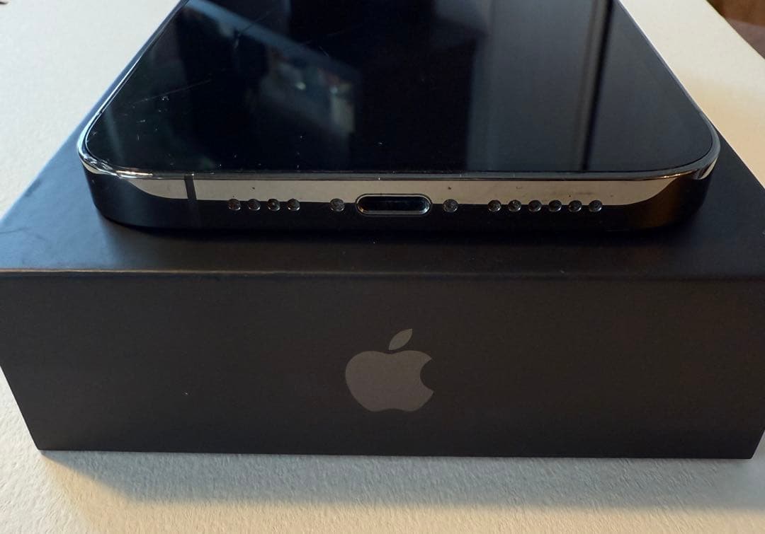 iPhone12ProMax 256GB Graphite 画面傷あり 本体