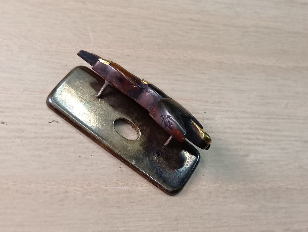 煙草入れ／超絶技巧前金具／在銘あり　一斎