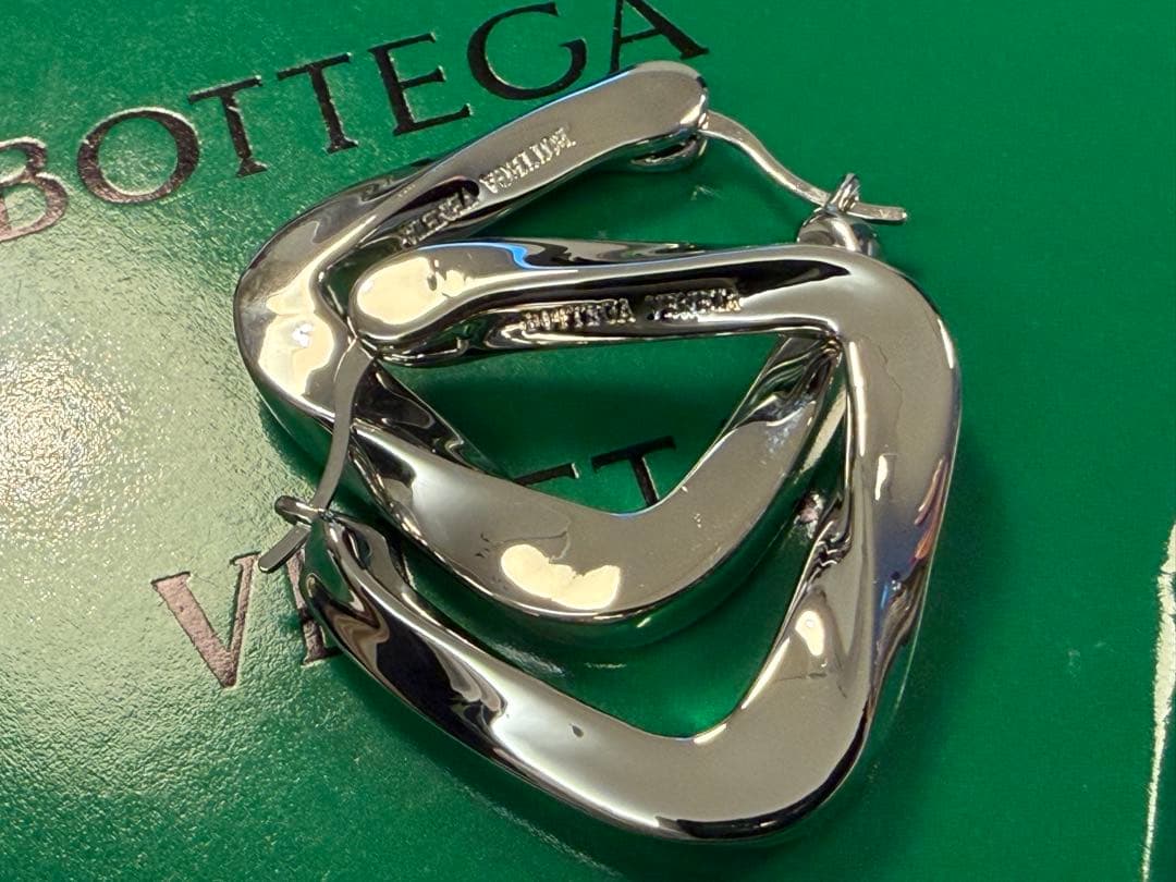 ボッテガヴェネタ トライアングルフープピアス