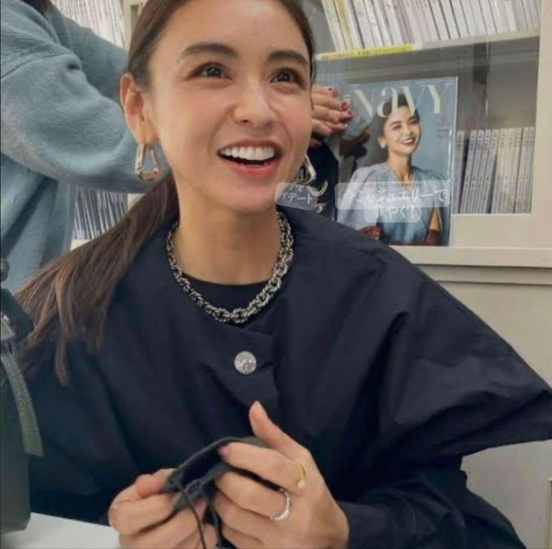 ボッテガヴェネタ トライアングルフープピアス