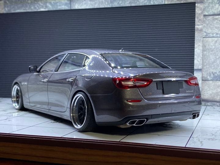 1/18 オートアート マセラティ クワトロポルテ GT S グレー　カスタム