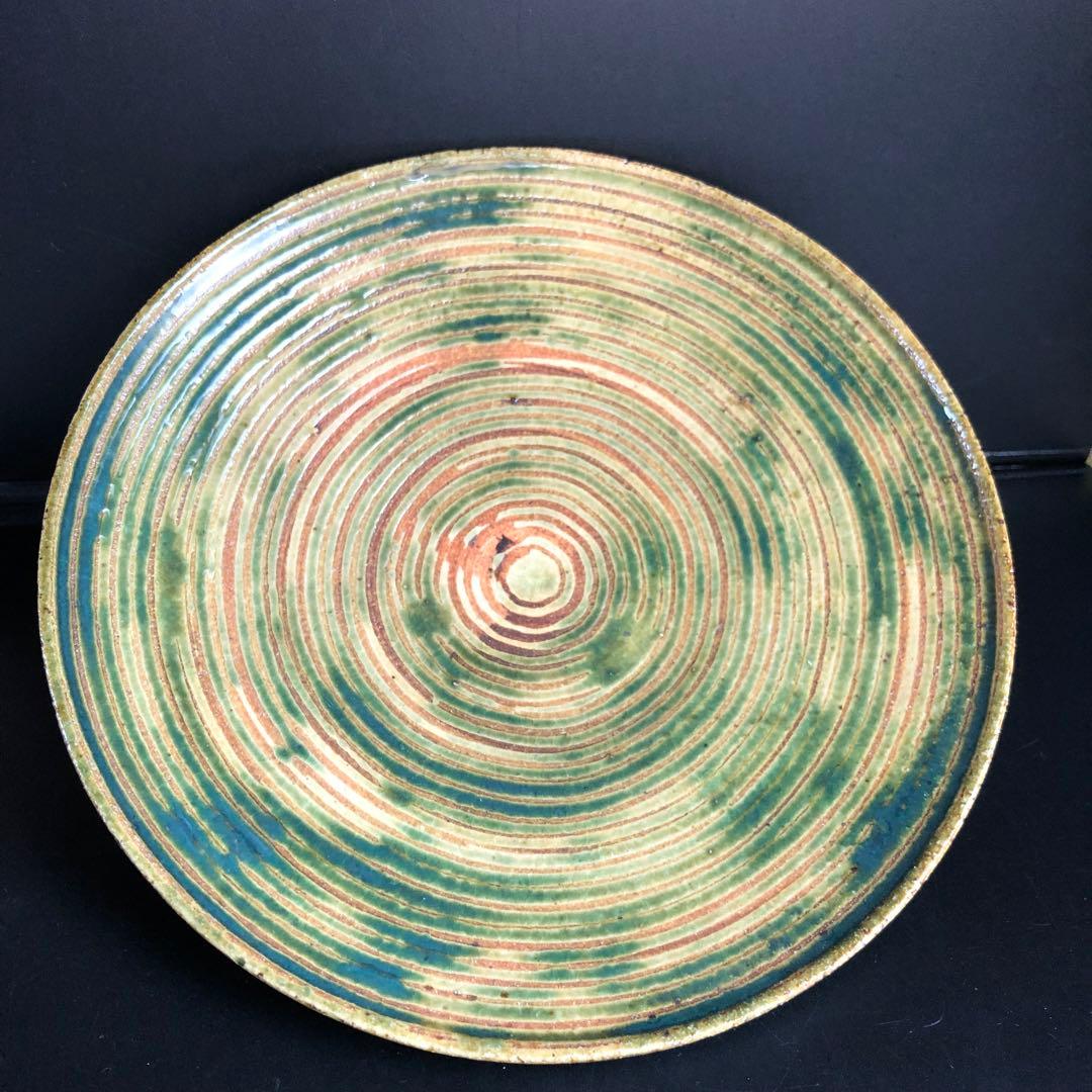 古美術◆蔵から波紋のような紋様の美しい、深い緑色の平たい皿が出て来ました。