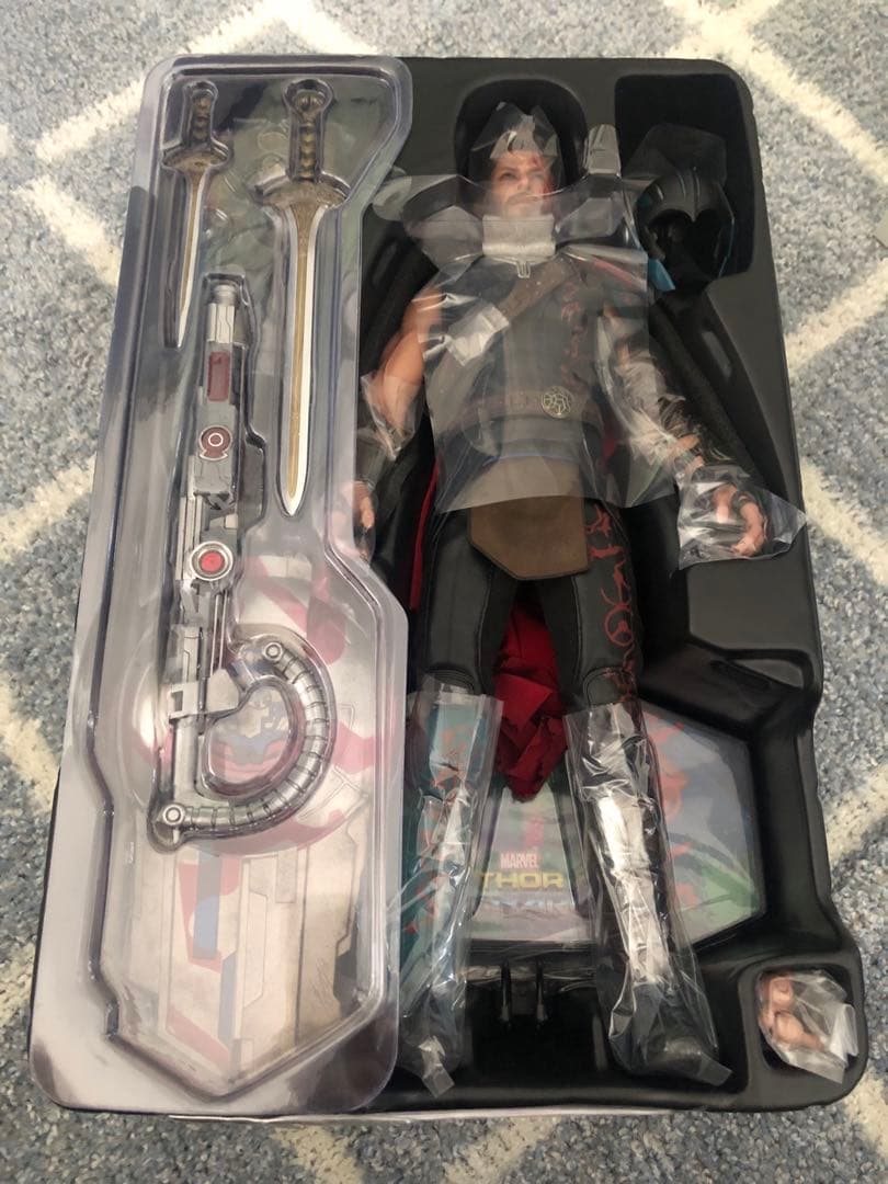 HOT TOYS ソー　ラグナロク　グラディエーター　デラックス版