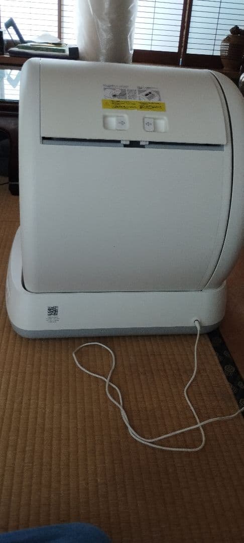自動猫トイレ ホワイト コンパクト　AIRROBT