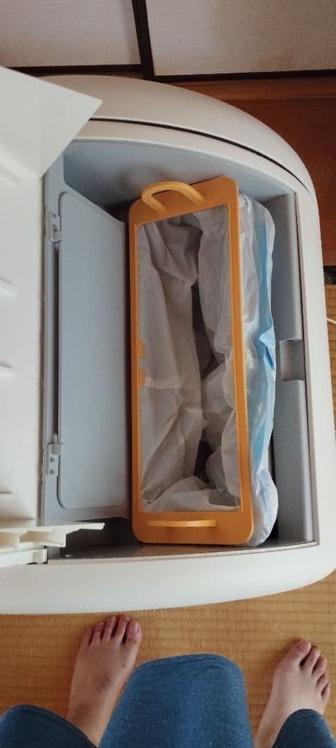 自動猫トイレ ホワイト コンパクト　AIRROBT