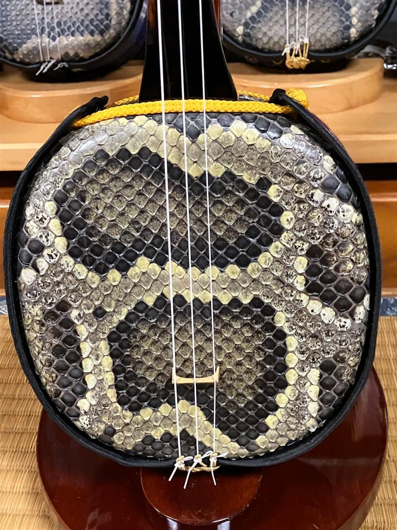 沖縄三線最高峰八重山黒木真壁型本皮一枚張りスンチ塗りウズラミ期間限定の出品