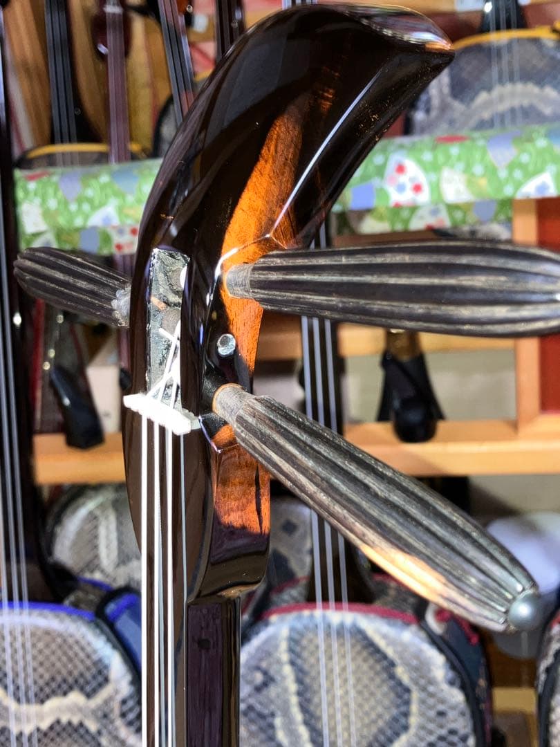 沖縄三線最高峰八重山黒木真壁型本皮一枚張りスンチ塗りウズラミ期間限定の出品