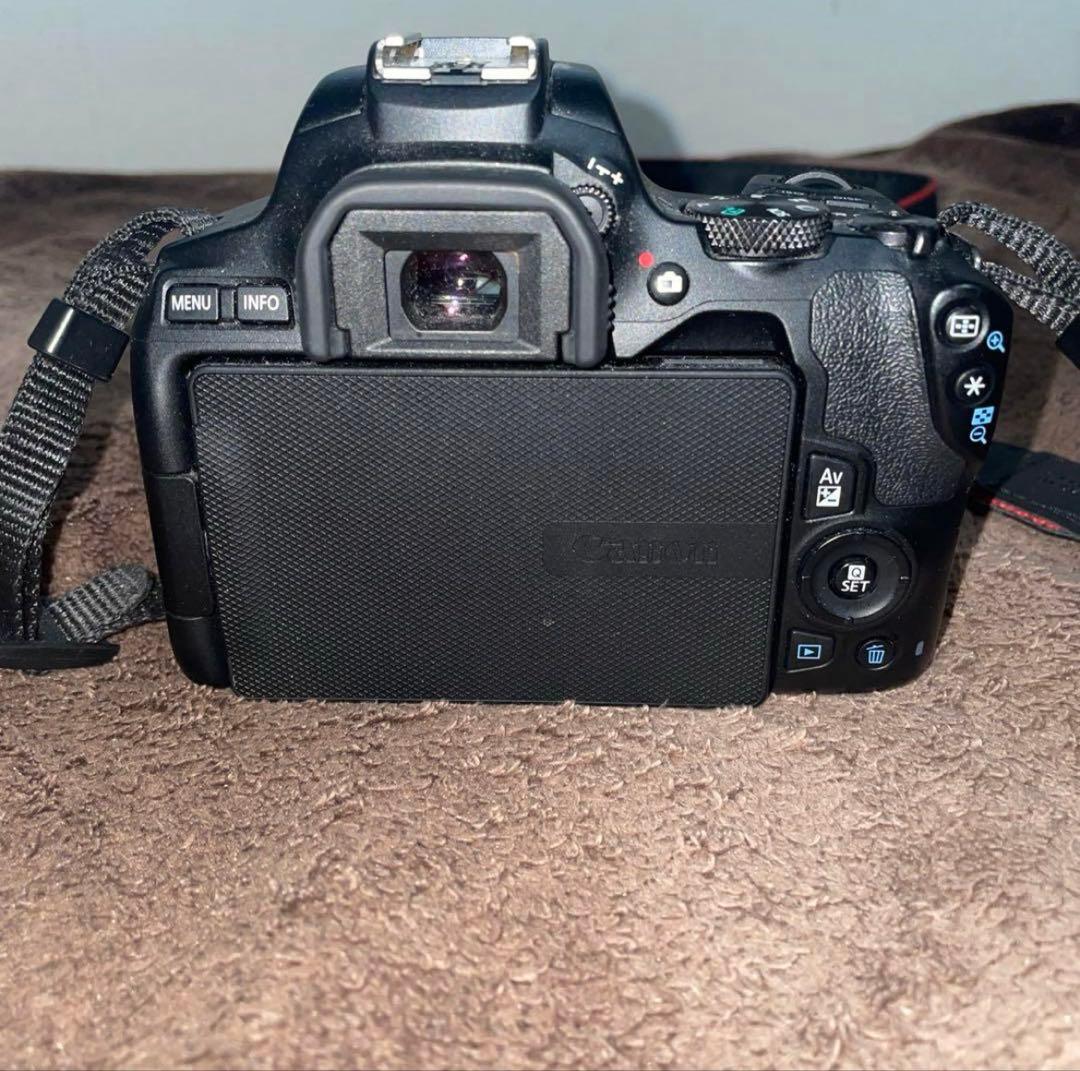 デジタルカメラ Canon EOS Kiss X10 + EF-S 18-55mm IS STM