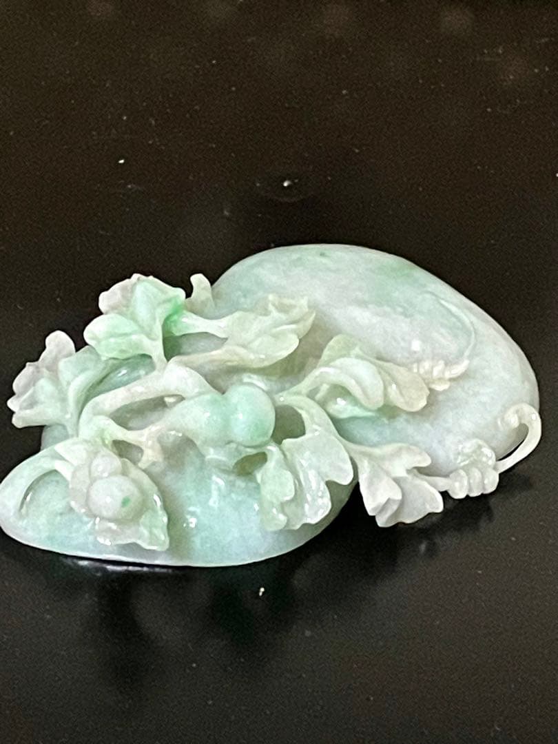 中国美術　翡翠彫刻　瓢箪と蔓　香合　台座付　箱有り