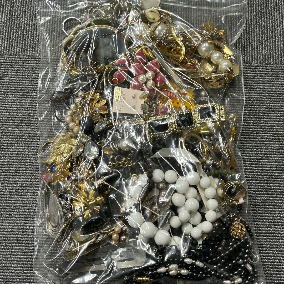 イミテーションアクセサリー まとめ売り 1kg ⑨