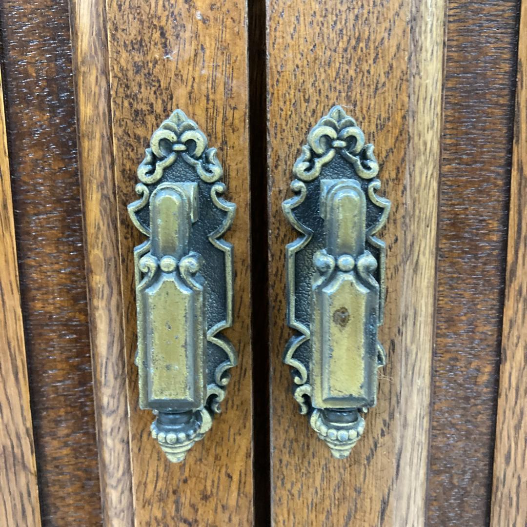 アンティーク　コーナーキャビネット　飾り棚