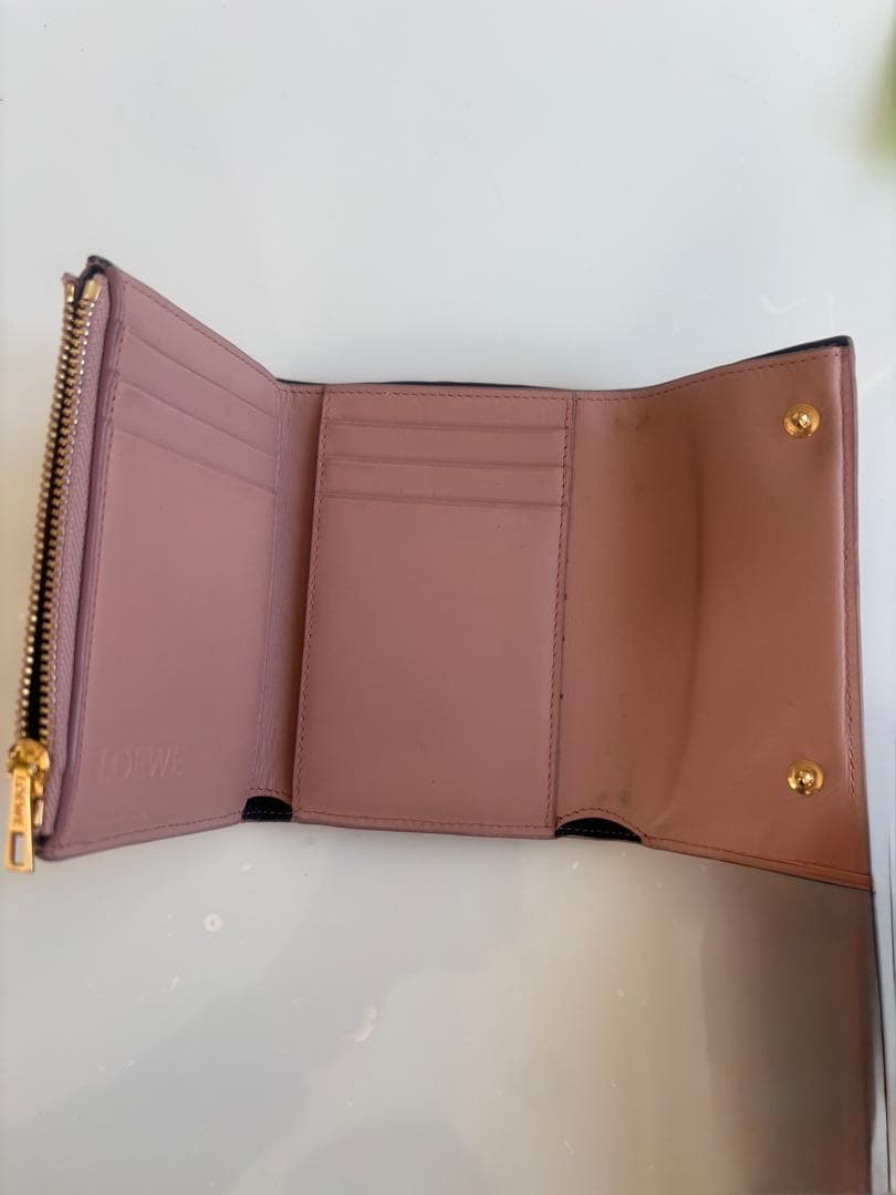 【1/9〜1/12値下げ】LOEWE ピンクベージュ 三つ折り財布