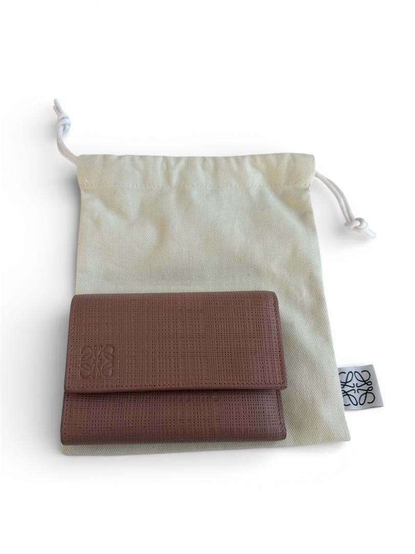 【1/9〜1/12値下げ】LOEWE ピンクベージュ 三つ折り財布