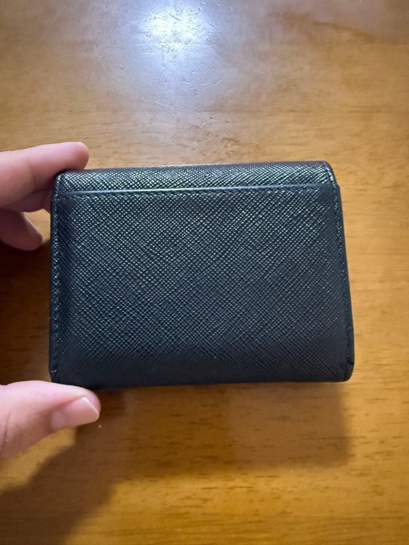 PRADA ブラック 三つ折り財布　サフィアーノ