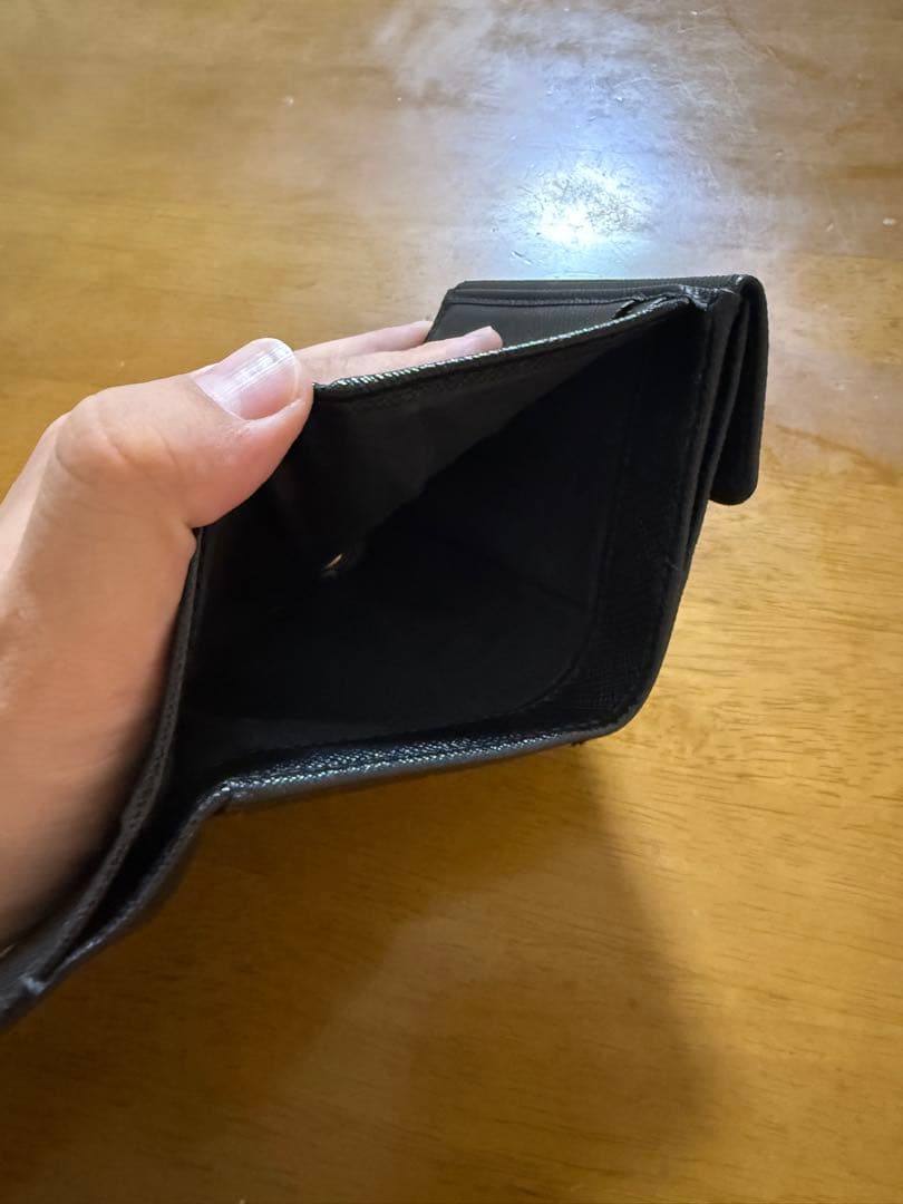 PRADA ブラック 三つ折り財布　サフィアーノ