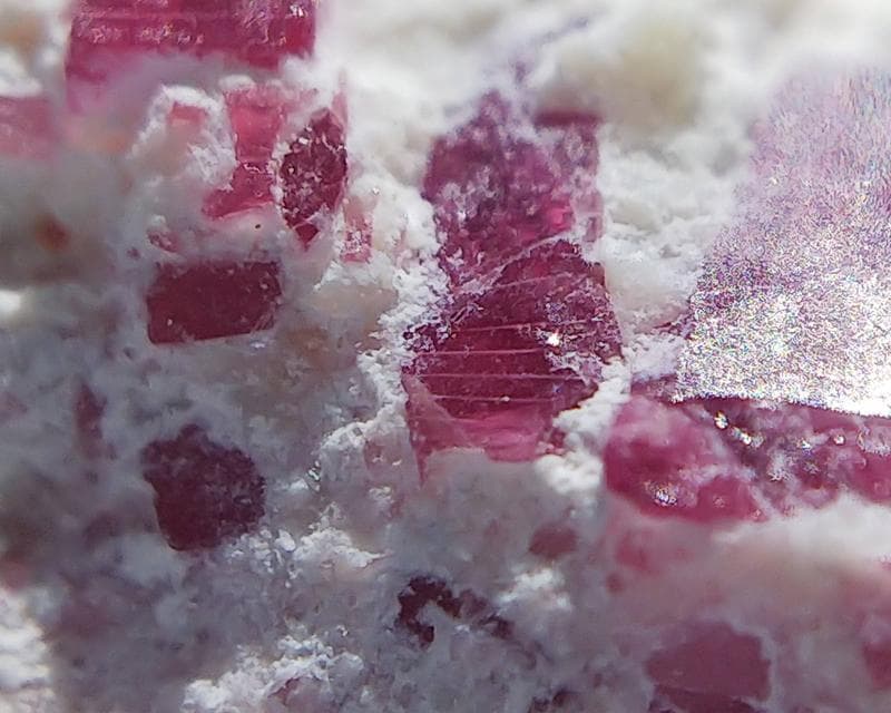 297 レッドベリル クラスター ビクスバイト レッドエメラルド 母岩付き 標本