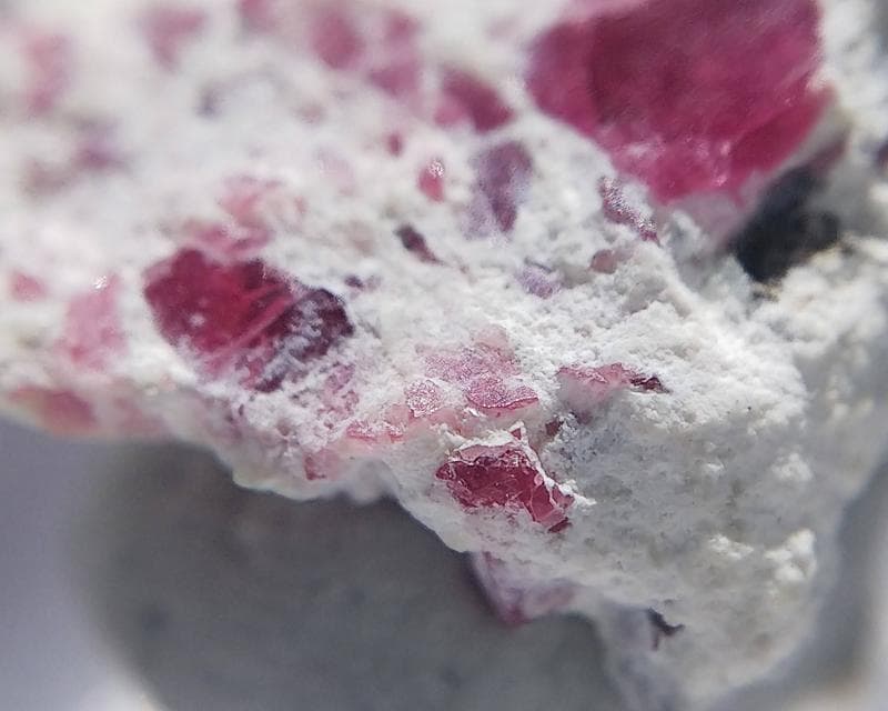 297 レッドベリル クラスター ビクスバイト レッドエメラルド 母岩付き 標本