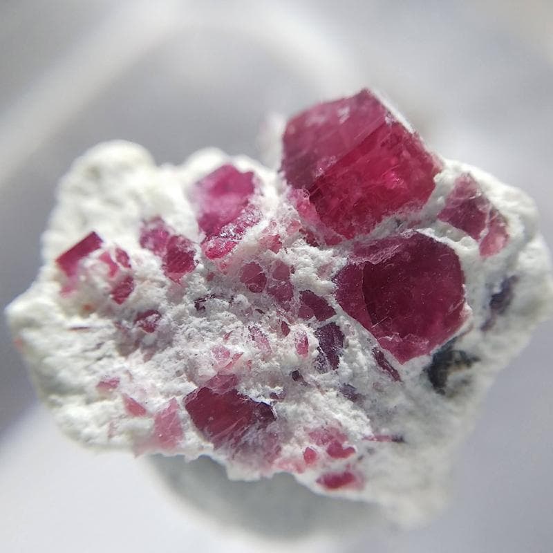 297 レッドベリル クラスター ビクスバイト レッドエメラルド 母岩付き 標本