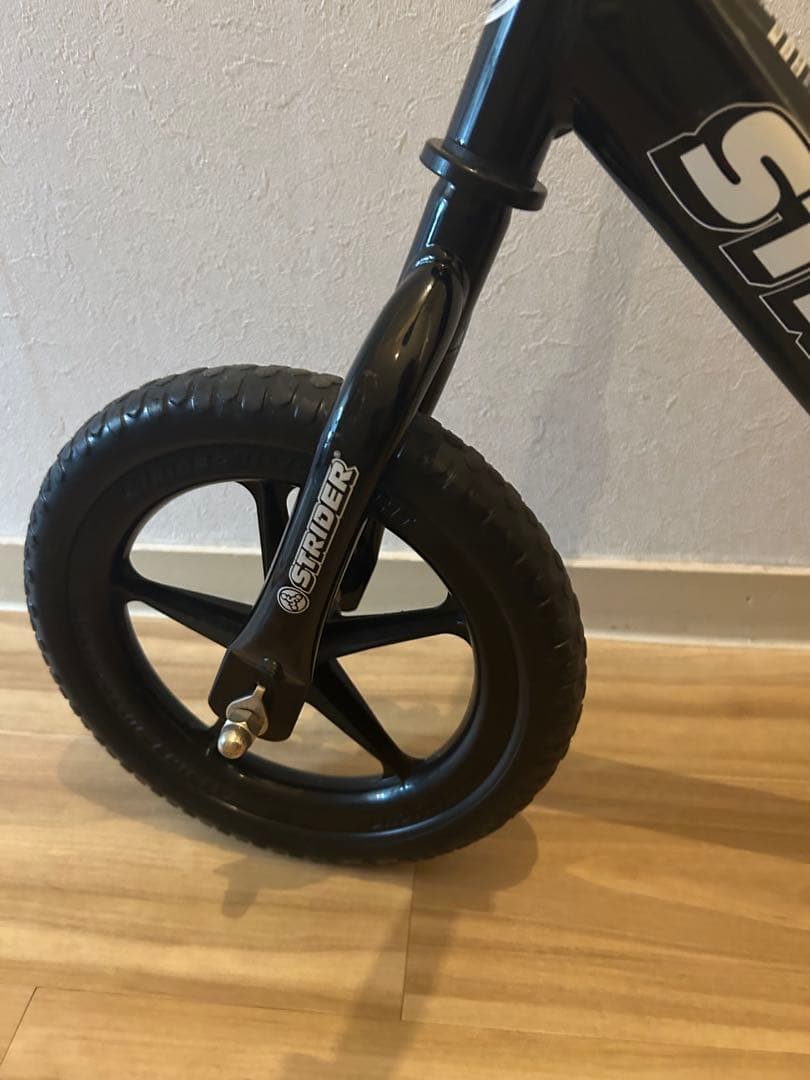 日本正規品ストライダースポーツタイプ12インチブラック