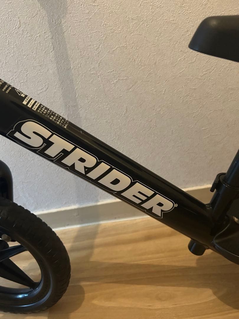 日本正規品ストライダースポーツタイプ12インチブラック