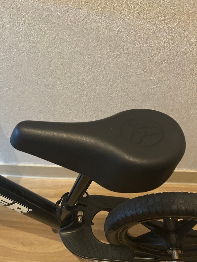 日本正規品ストライダースポーツタイプ12インチブラック