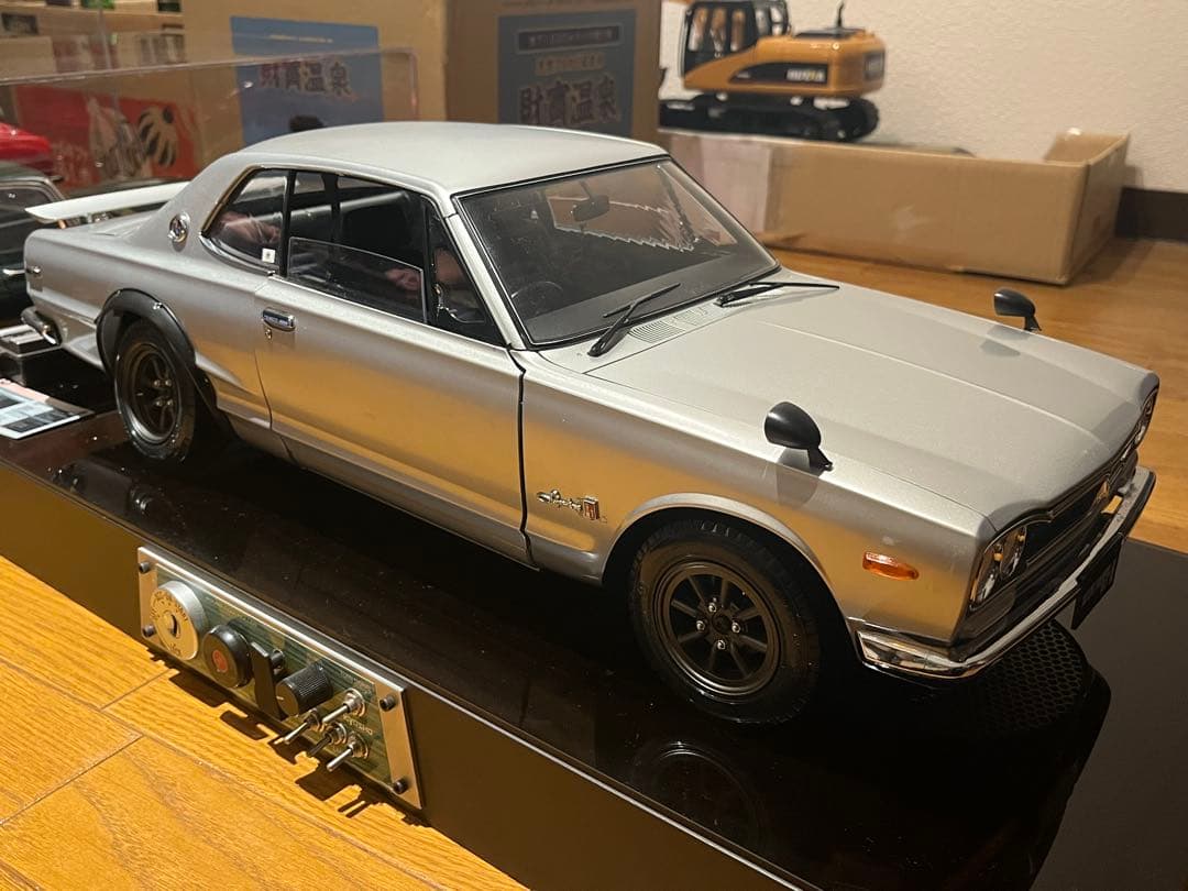 日産　スカイライン　２０００　ＧＴ－Ｒ　オートアート　ハコスカ　シルバー　１／８