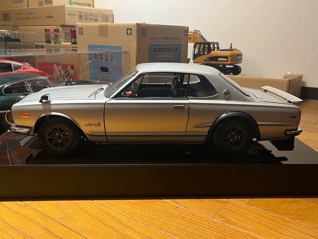 日産　スカイライン　２０００　ＧＴ－Ｒ　オートアート　ハコスカ　シルバー　１／８
