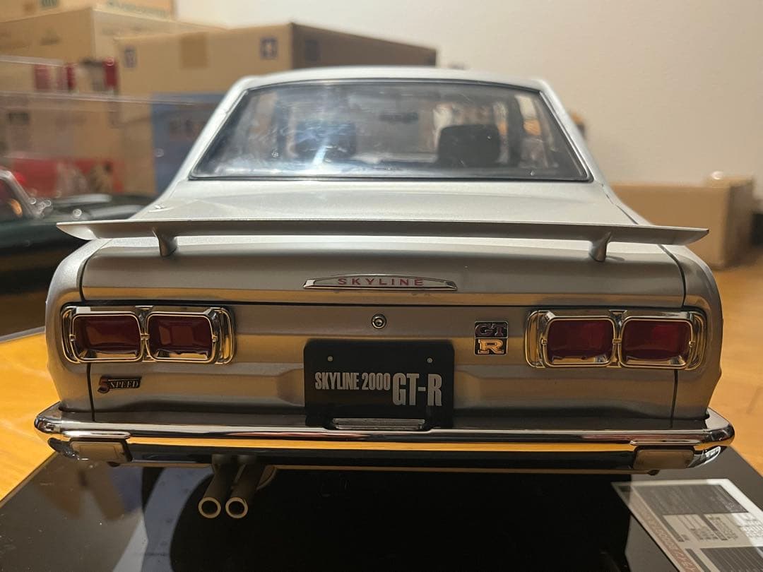 日産　スカイライン　２０００　ＧＴ－Ｒ　オートアート　ハコスカ　シルバー　１／８