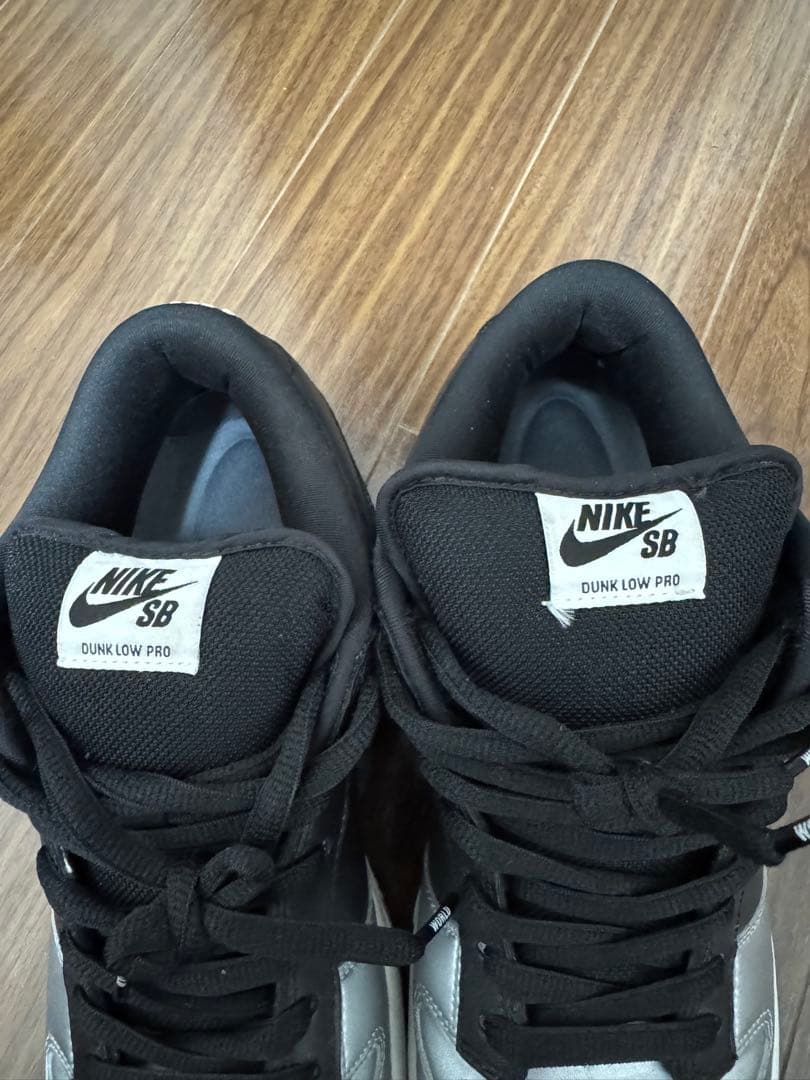 Nike x supreme SB Dunk Low Pro シルバー/ブラック