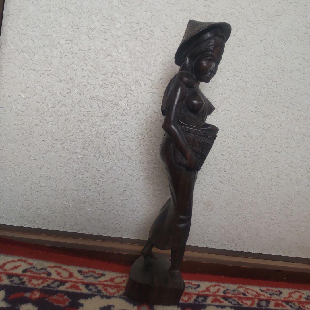 木製女性彫刻