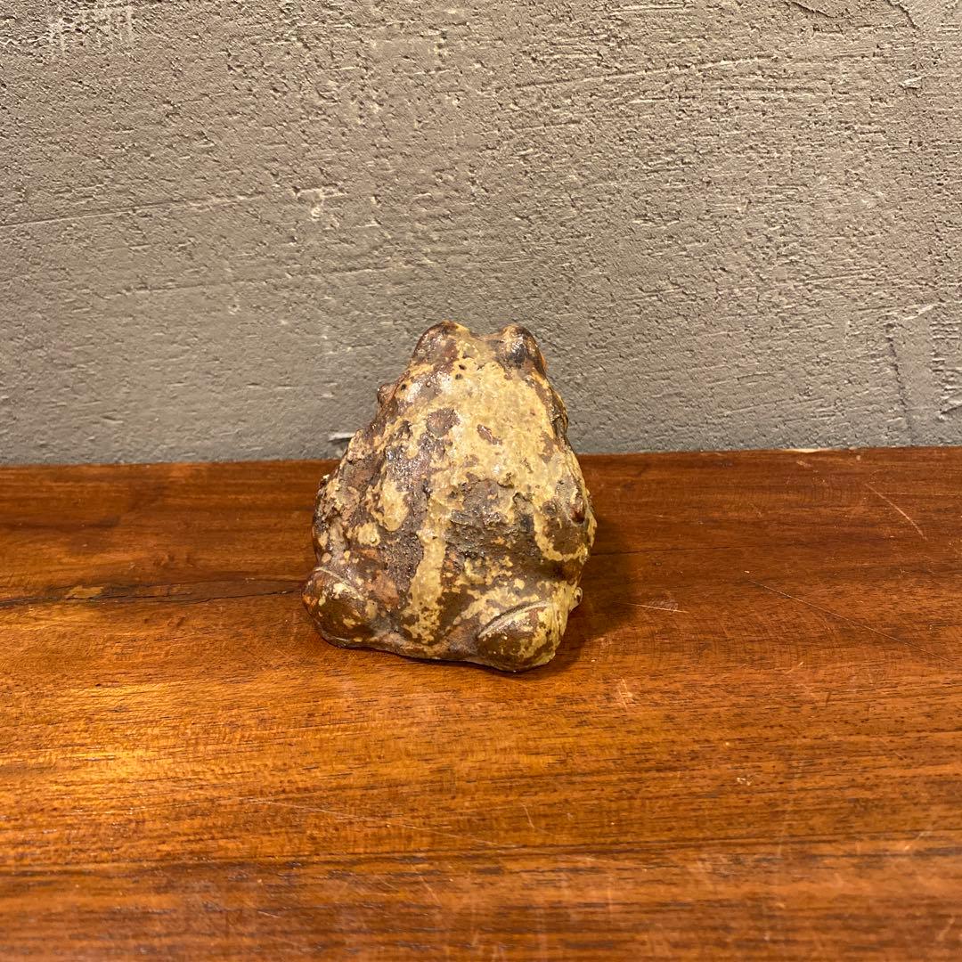 骨董品 蛙の置物 オブジェ カエル 時代物 陶器 コレクション 縁起物