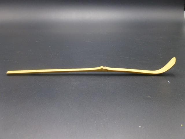 表千家十四代　而妙斎　自作茶杓／共箱・共筒／銘「初桜」／黒田正玄下削り