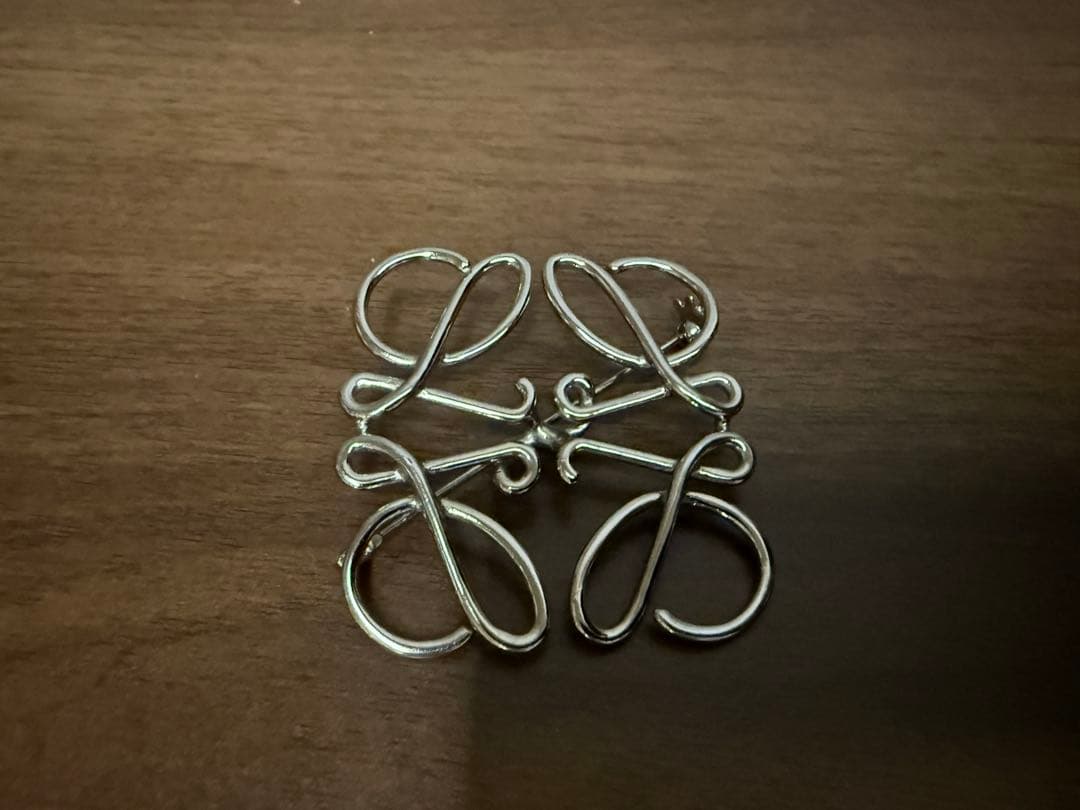 最終お値下げ　ロエベ シルバー ブローチ