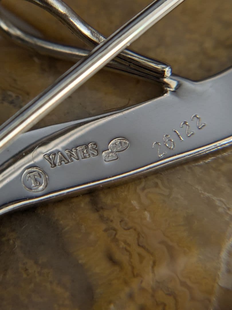 YANES ヤーネス ブローチ兼トップ フラワーモチーフ 750WG刻印