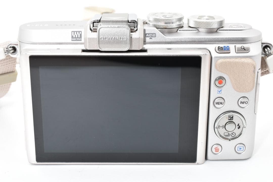 【極美品】OLYMPUSオリンパス PEN E-PL8ホワイト14-42ｍｍ