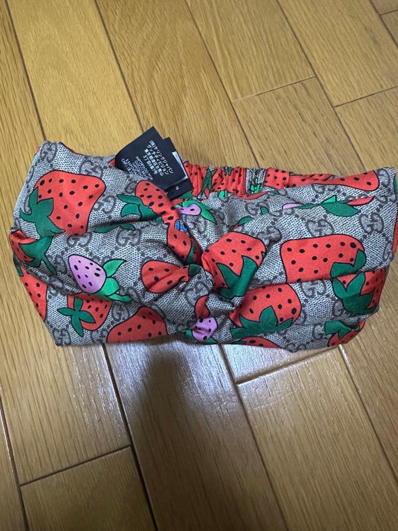 グッチ GG ストロベリー ヘアバンド・ターバン／シルク　保存袋付き