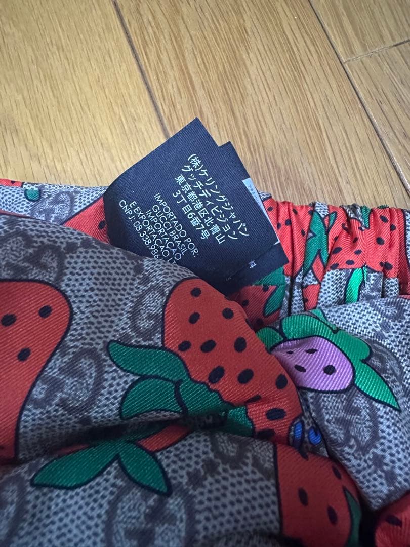 グッチ GG ストロベリー ヘアバンド・ターバン／シルク　保存袋付き